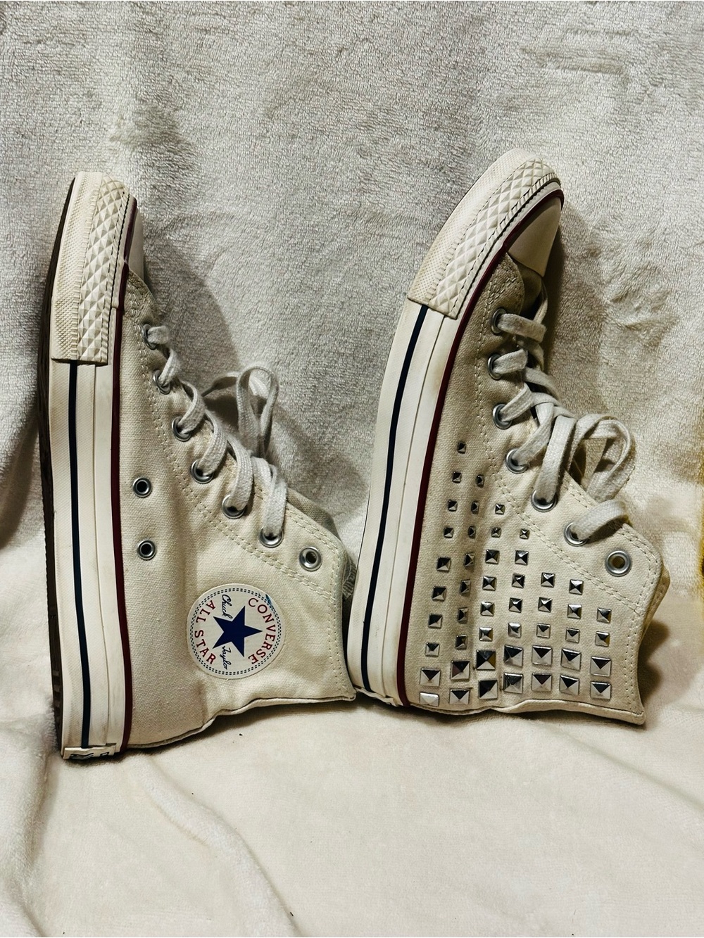 Converse Chuck Taylor All Star Hi Studded Canvas Sneakers Womens Size 7 White - Picture 1 of 9